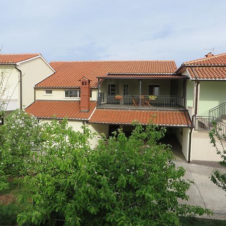 Apartment Mare Medulin Buitenkant foto