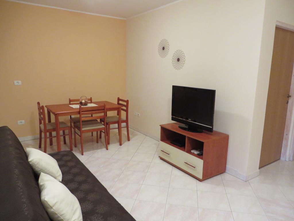 Apartment Mare Medulin Buitenkant foto