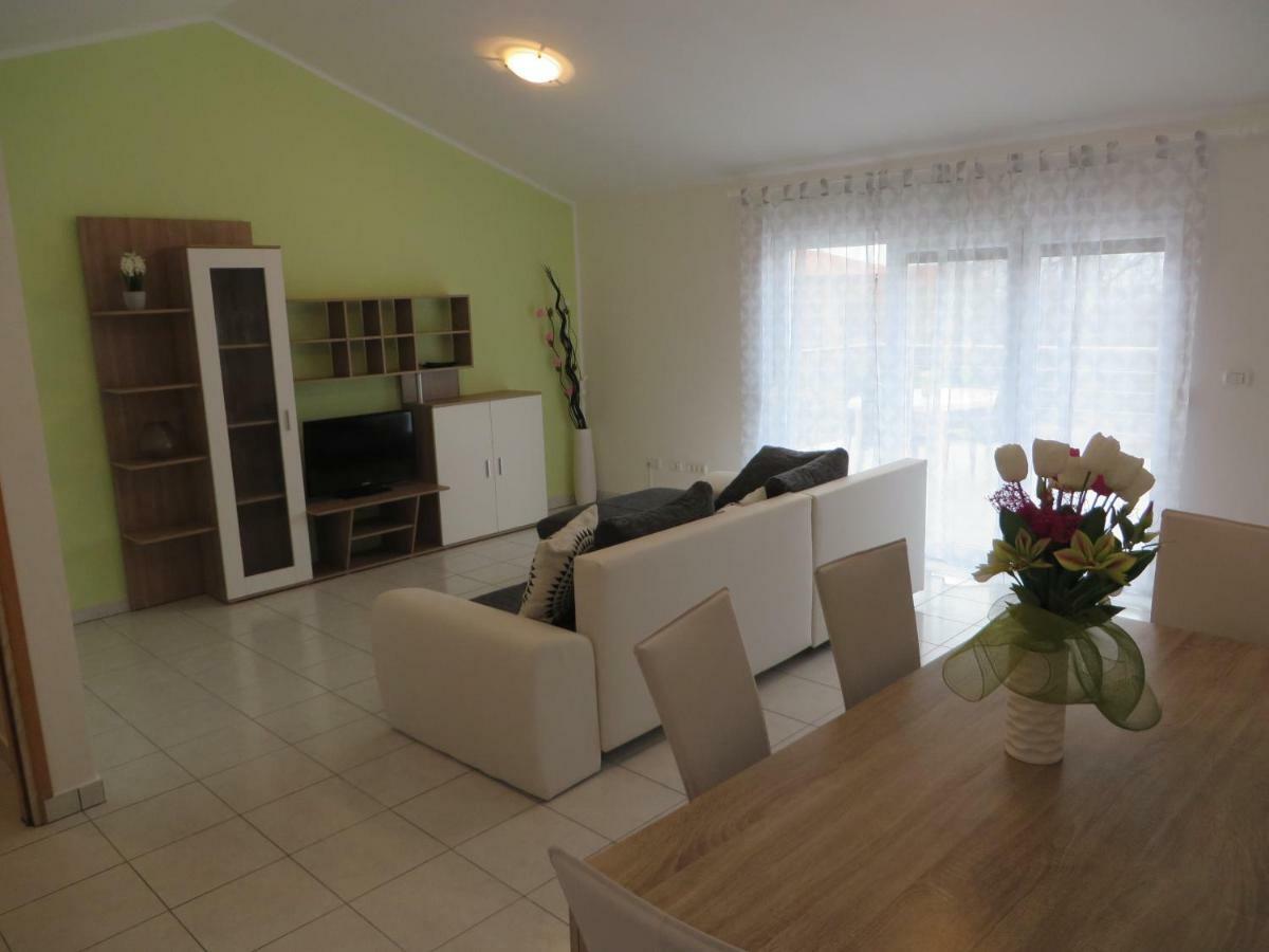 Apartment Mare Medulin Buitenkant foto
